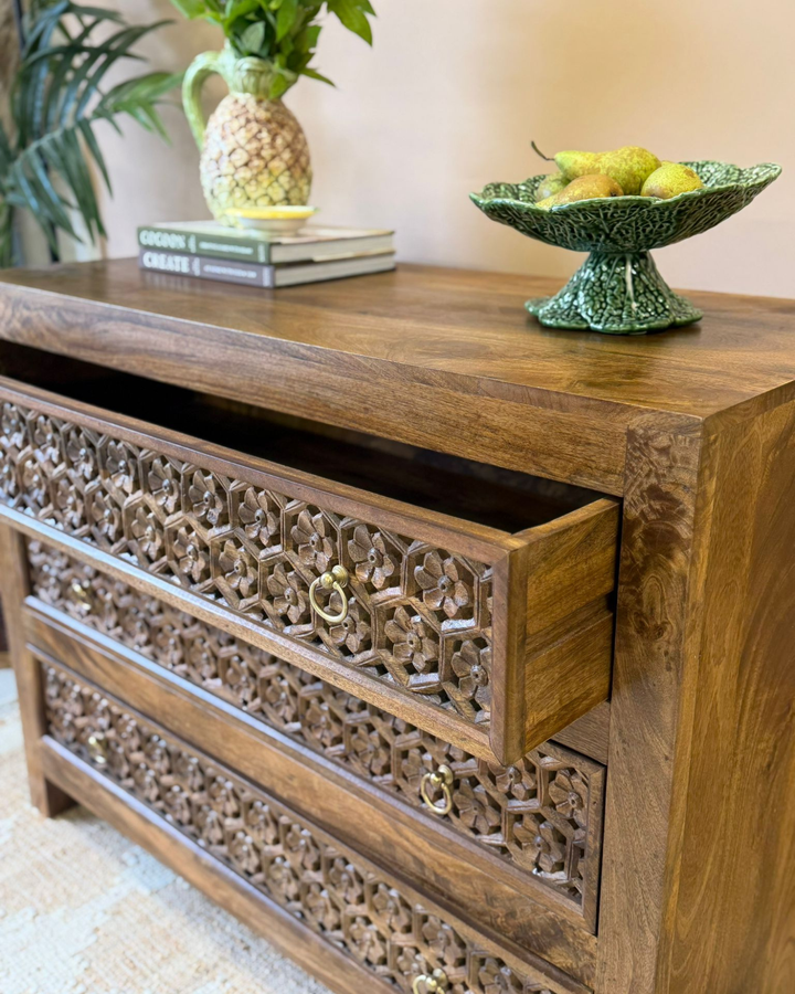 Commode met 3 laden, handgesneden van mangohout met Jali-snijwerk, natuurlijke afwerking