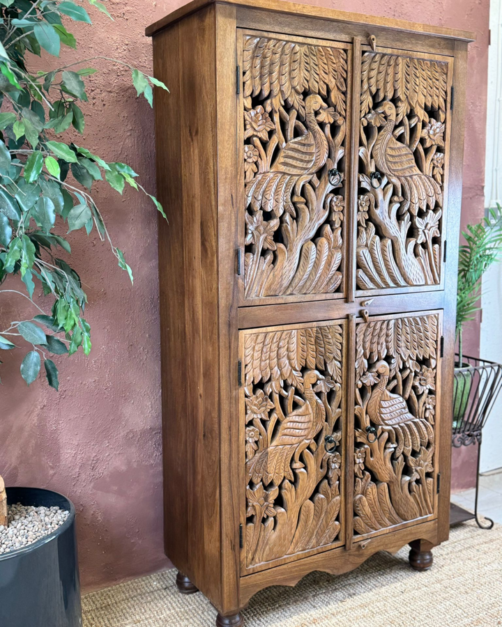 Hoge Mango Gesneden Dressoir Met 4 Deuren En Pauwen