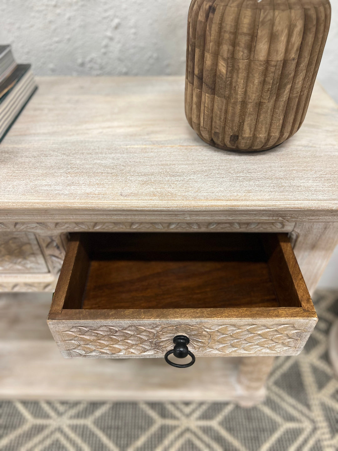 Gesneden Mangohouten Console met 2 Lades Crèmekleurige Afwerking
