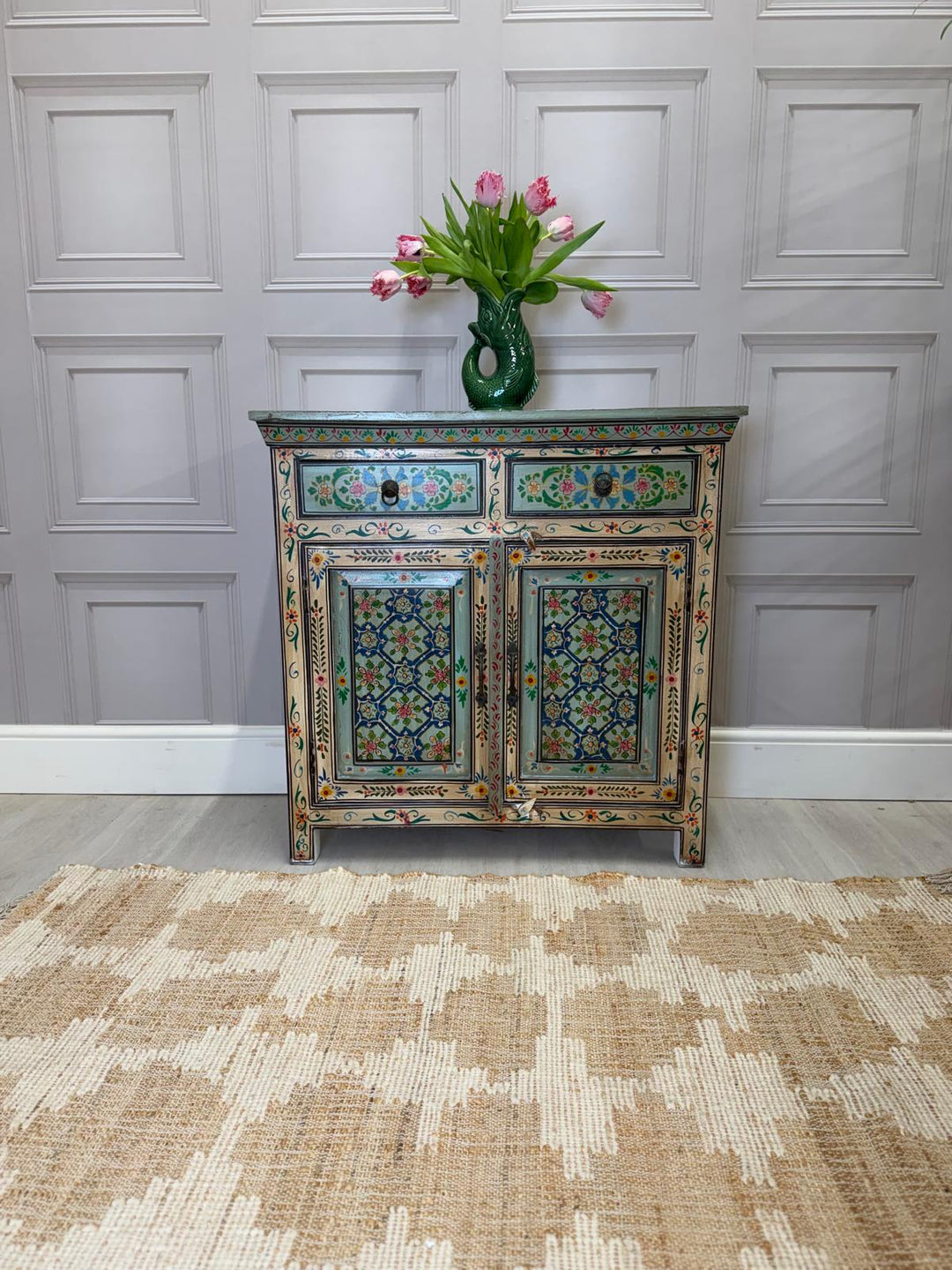 Aparador De Mango Pintado A Mano Con Diseño Vintage